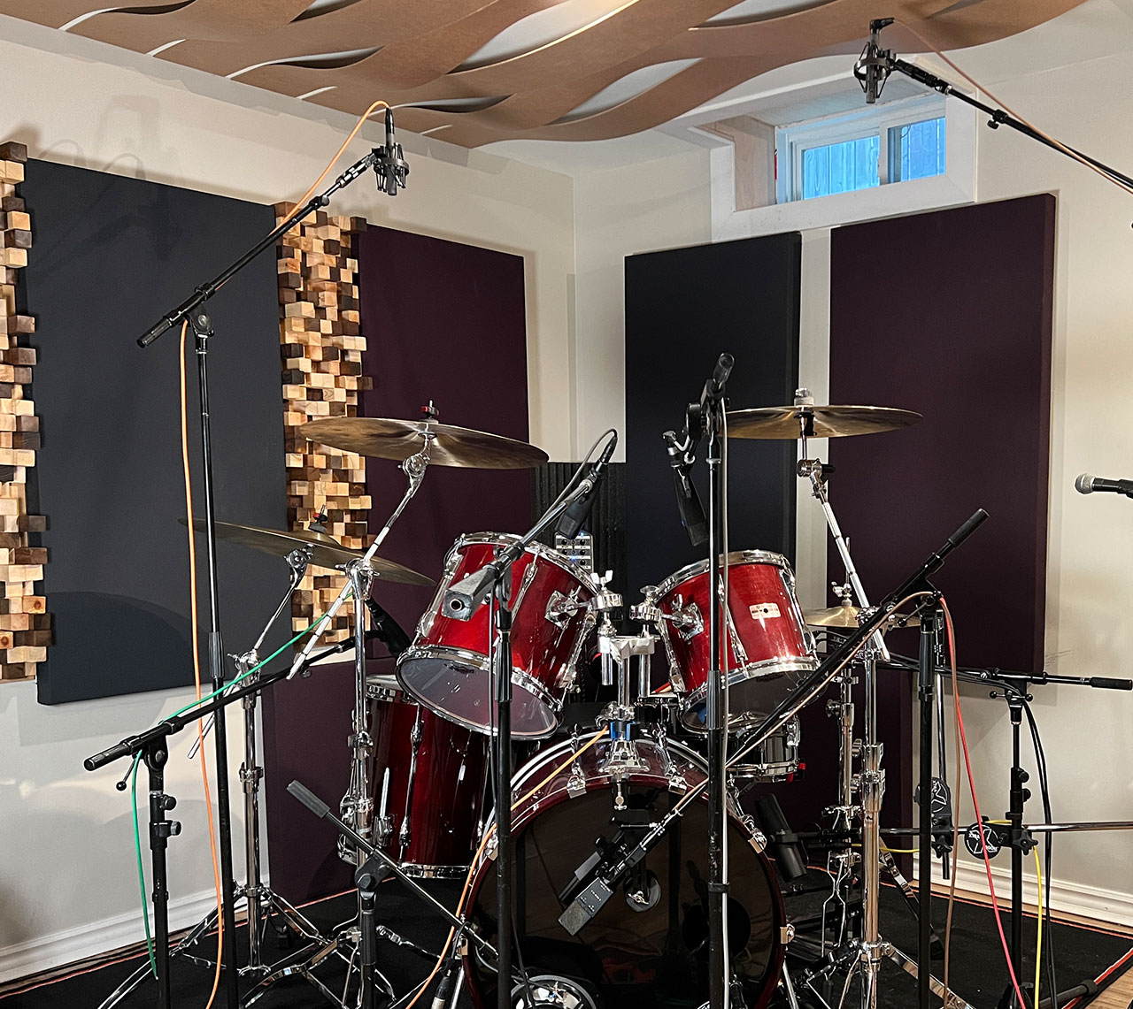 Our beautiful Yamaha Recording Custom drum kit with Ludwig Black Beauty snare, Meinl Byzance cymbals, and an early 60s Zildjian A 22-inch ride.